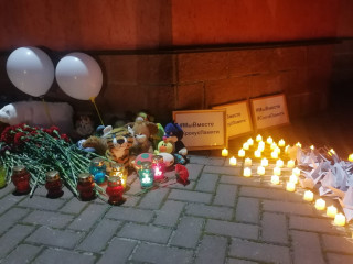 рудняне возложили цветы и зажгли свечи в память о жертвах теракта в «Крокус Сити Холл» - фото - 4